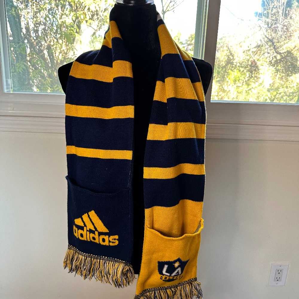 LA Galaxy - Hidden Pocket Scarf